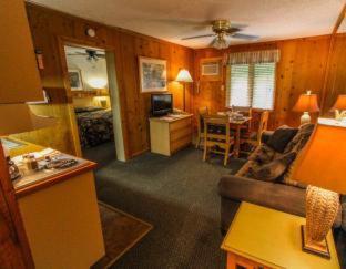 Smoketree Lodge Banner Elk Room photo